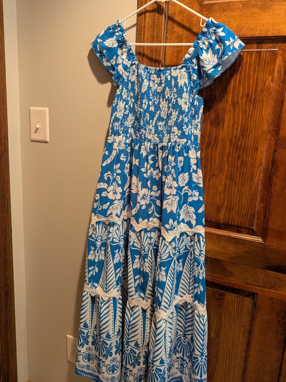 Grace Karin Blue & White Smocked Midi Dress | Flutter Sleeve | Size Medium
